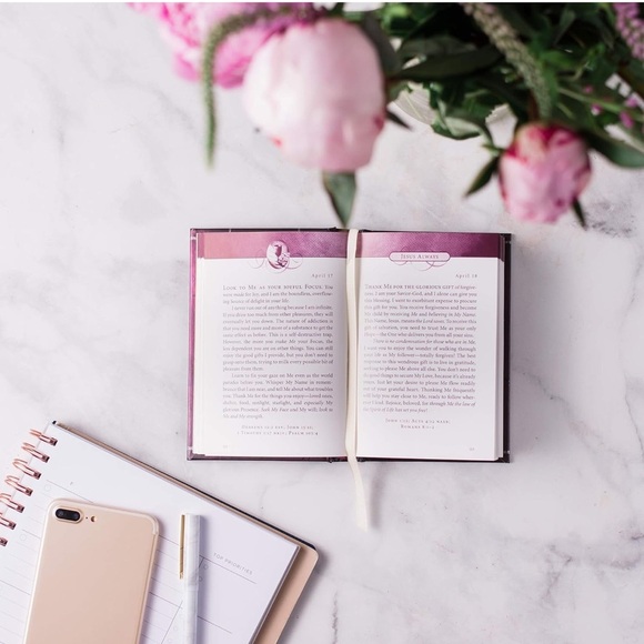 KJV Bible & Jesus Always book set - Picture 10 of 10